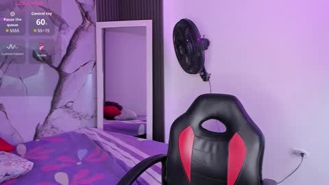 KateMoorex online show from December 18, 12:33 pm