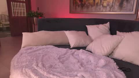 K A T E  online show from September 10, 3:24 pm