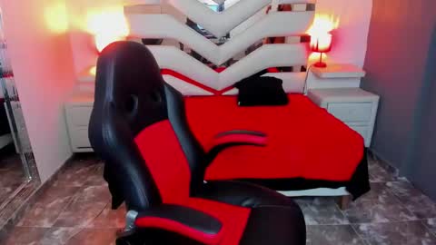 kate Tompson online show from February 9, 1:04 pm