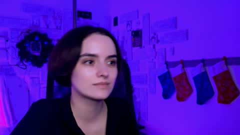 katewillows online show from December 16, 8:09 am