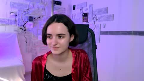 katewillows online show from March 15, 7:02 am