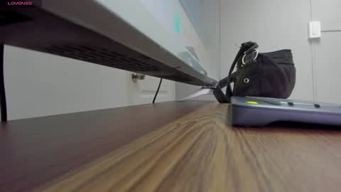   online show from November 25, 11:20 am