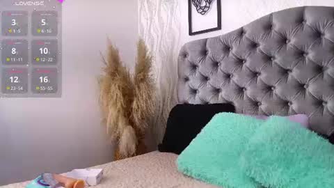 kathh_latorre online show from July 14, 1:27 pm