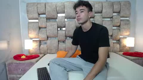 Kaht y Aiden online show from July 7, 1:37 pm