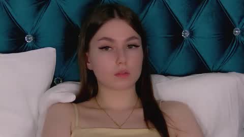 katiereeves online show from March 13, 8:23 pm