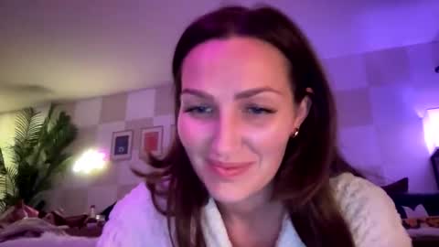 katincali online show from December 19, 5:25 am