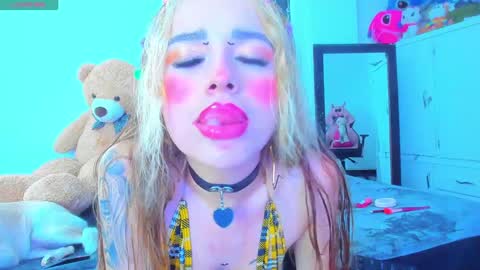 Snapshot of katlucy69 chatting on December 7, 4:26 am lucyfx69 INSTAGRAM online show from December 7, 4:26 am
