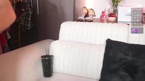 K A T L Y N  online show from January 14, 6:27 pm