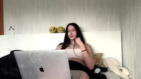 katrineb online show from June 17, 2:44 pm