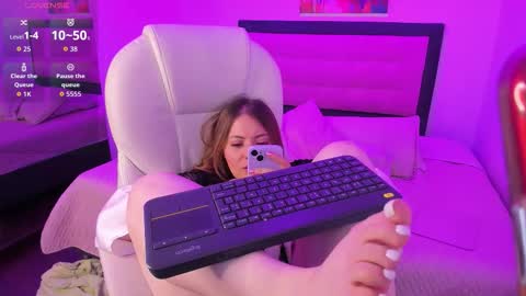 katte_adams online show from November 28, 4:14 pm