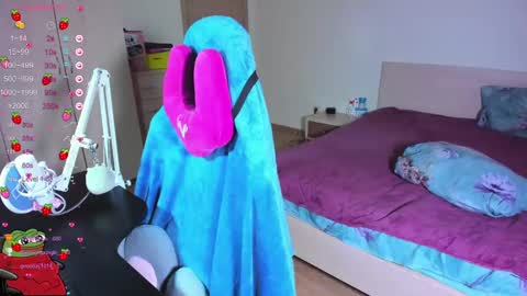 Snapshot of kawaii_power_uwu chatting on January 19, 2:17 pm Kira-chan  online show from January 19, 2:17 pm