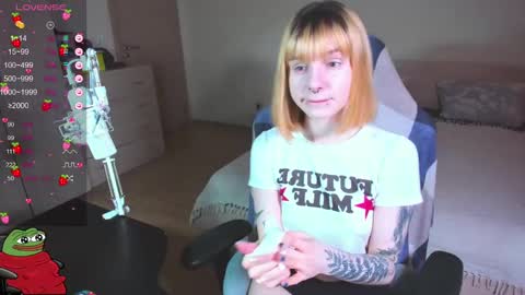 Snapshot of kawaii_power_uwu chatting on January 31, 8:32 am Kira-chan  online show from January 31, 8:32 am
