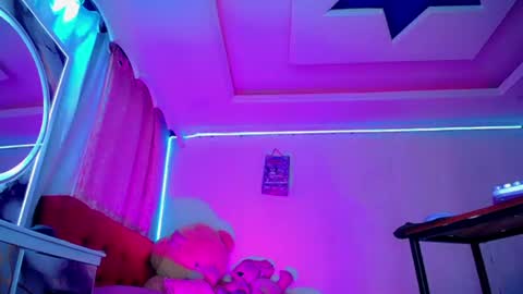 kayla_sexx online show from July 16, 12:25 am