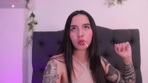 kaylee_lee online show from May 6, 3:56 am