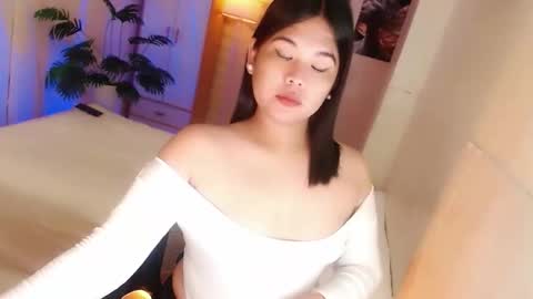 Y O U R        F U T U R E       K A Y L E E  online show from November 20, 1:15 am