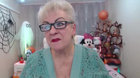 kaylesmoll online show from October 22, 7:04 pm