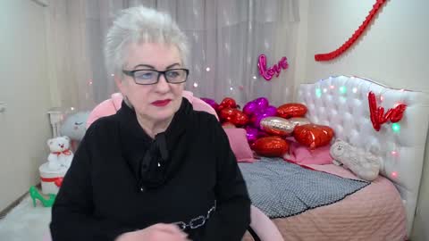 Snapshot of kaylesmoll chatting on February 9, 1:55 am kaylesmoll online show from February 9, 1:55 am