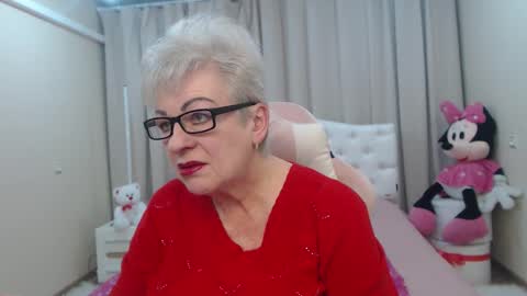 kaylesmoll online show from February 24, 8:12 pm