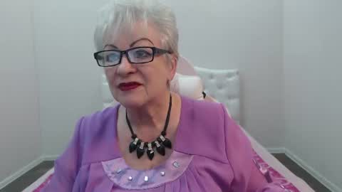 kaylesmoll online show from July 20, 6:53 pm