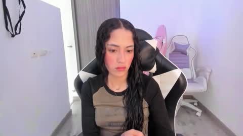 kaylie online show from December 2, 6:39 pm