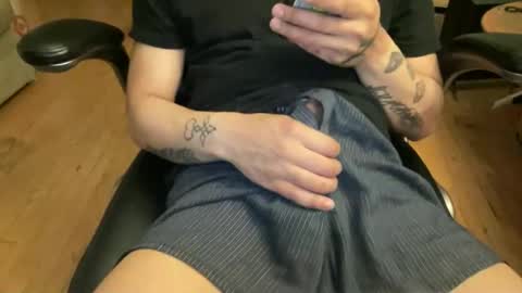 Keesey23 online show from May 19, 1:56 am