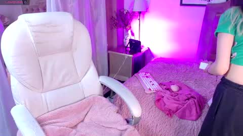    online show from May 2, 3:23 am