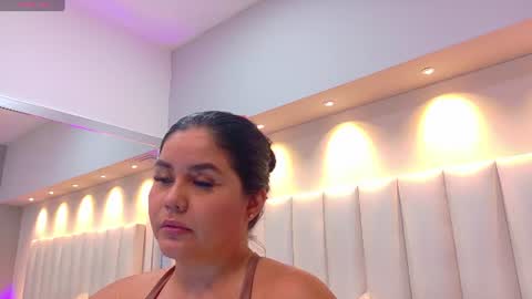 Keily Ross online show from July 4, 8:01 pm