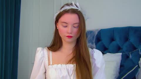 Keira online show from October 24, 6:30 pm