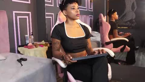 kelly__thomson online show from July 7, 1:15 pm