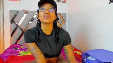 kelly__thomson online show from January 18, 11:14 pm