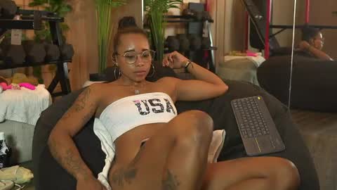 kelly__thomson online show from April 29, 5:30 pm