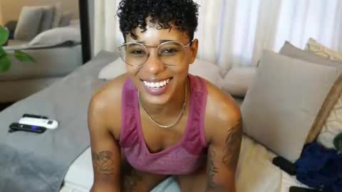 kelly__thomson online show from June 24, 12:45 pm