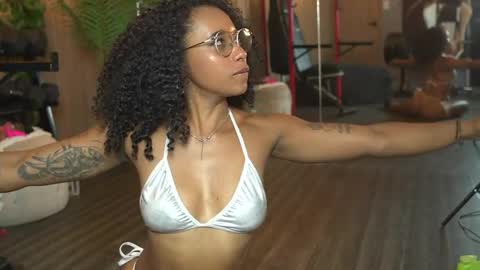 kelly__thomson online show from May 11, 4:04 pm