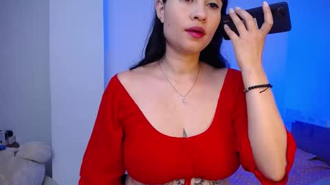 Snapshot of kelly_richardson1 chatting on February 21, 11:32 pm elena online show from February 21, 11:32 pm