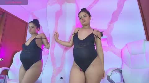 kellyMillian  online show from January 24, 4:28 pm