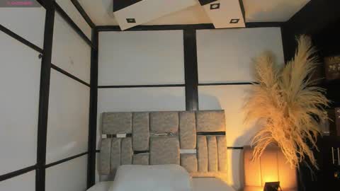 kellyMillian  online show from March 16, 12:53 pm