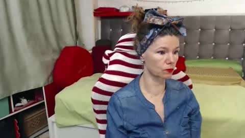 kelly online show from December 1, 12:30 am