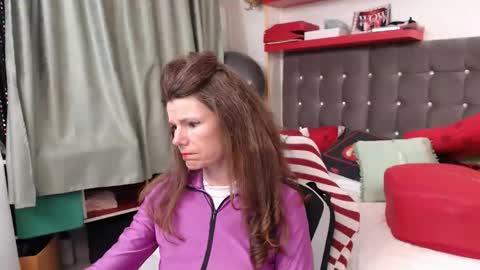 kelly online show from April 30, 8:57 pm
