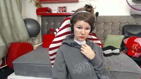 kelly online show from February 4, 6:45 pm