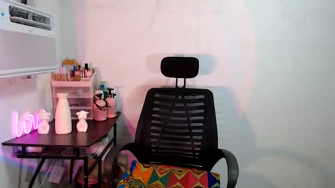 KELLY MCDOLEN online show from July 22, 5:04 pm