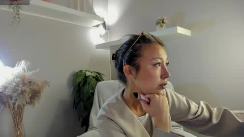 kellyy_bern online show from May 4, 1:01 am