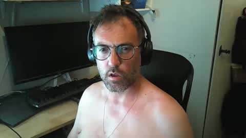 kelvin06133 online show from June 1, 9:05 pm