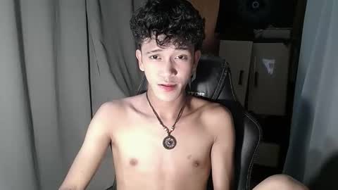 Snapshot of ken_bigcockxx chatting on October 21, 4:32 pm Ken online show from October 21, 4:32 pm