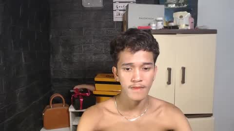 Snapshot of ken_bigcockxx chatting on February 17, 4:06 pm Ken online show from February 17, 4:06 pm