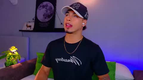   online show from July 21, 9:44 am