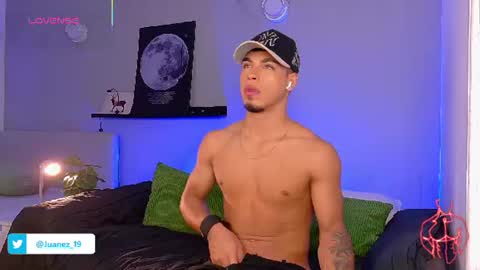   online show from August 3, 10:21 am