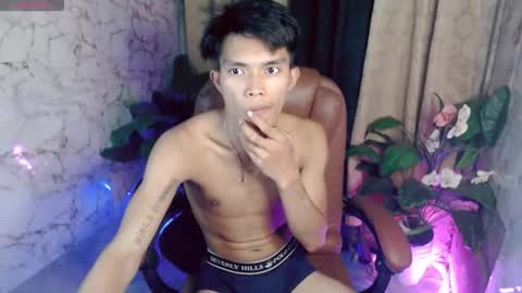ken_minjun online show from June 5, 10:42 am