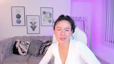 Kendall Jenner online show from January 17, 7:30 am