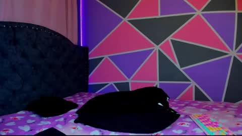 Kendarl Colins online show from April 23, 6:21 am