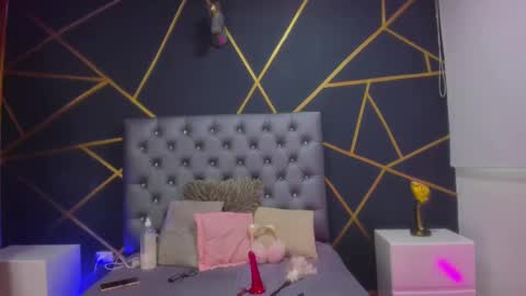 Kendall online show from February 3, 11:53 am